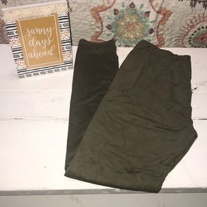 Woman’s YADO olive green leggings.